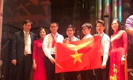 Thành viên đội tuyển nhận giải thưởng tại Nam Phi