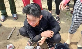 Học sinh bị đánh trên đường đi học về.