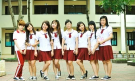 Đồng phục học sinh luôn là vấn đề khiến phụ huynh bức xúc.