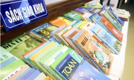 Yêu cầu thanh tra việc bán sách giáo khoa kèm tài liệu tham khảo.