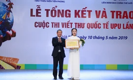 Em Nguyễn Thị Mai, học sinh lớp 10K, trường THPT Nam Sách, Hải Dương đã đoạt giải Nhất Cuộc thi viết thư quốc tế UPU năm ngoái.