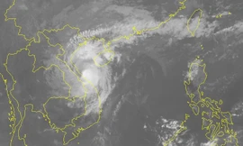 Bão số 13 tiến vào đất liền trong sáng nay.