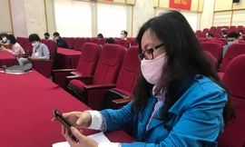 Ứng dụng Bluezone giúp người dùng được cảnh báo nếu tiếp xúc gần với trường hợp nhiễm SARS-CoV-2. Ảnh: Nguyễn Hoài