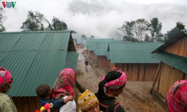 Trận động đất 4,9 độ richter ngày 16/6 khiến công trình bị nứt nẻ, người dân hốt hoảng chạy ra khỏi nhà. 