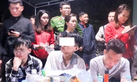 Học sinh được giải cứu về trong đêm. 