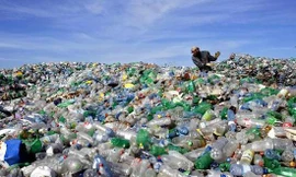 Lượng rác thải nhựa mỗi năm đủ bao quanh... 4 vòng trái đất