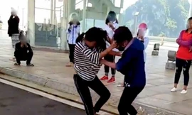 Nữ sinh đánh nhau 