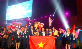 Đoàn Việt Nam ăn mừng tại lễ bế mạc