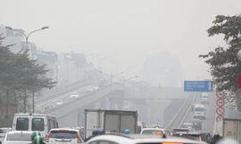 Ô nhiễm không khí kéo dài suốt cả tuần qua. Ảnh: Như Ý.