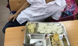 Bữa ăn được phụ huynh đưa lên mạng xã hội.