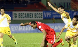 Bình Dương (đỏ) vượt qua K.Kiên Giang