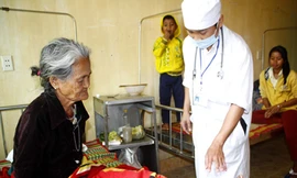 Lại thấp thỏm với 'bệnh lạ' ở làng Rêu