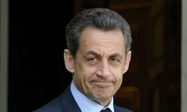 Cựu tổng thống Pháp bị tố lợi dụng nữ tỷ phú giàu nhất thế giới