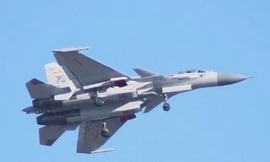 Nhận diện phiên bản đặc biệt của tiêm kích J-15 Trung Quốc