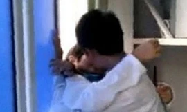 Cô giáo sốc khi nữ sinh 'bật' lại chuyện 'ôm trong lớp'