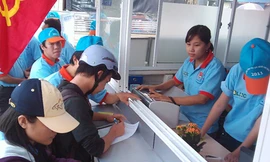 Giới thiệu việc làm ngay tại bến xe Ảnh: Q.M