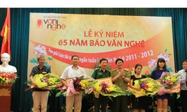 “Hồng trần”: Không phạm luật, nhưng…