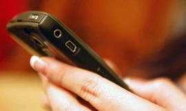 Đình chỉ thí sinh nhắn tin đề thi ra ngoài