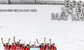 Bức tranh lớn nhất Việt Nam được tạo từ lỗ khoan