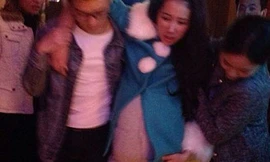 Lên cơn đau đẻ khi đang hát karaoke