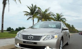 Toyota ‘cháy xe’, khách mua phải chờ đến tháng 3