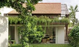 Chiêm ngưỡng nhà mái ngói bên ngoài hoang sơ, bên trong tiện nghi bất ngờ 