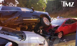 'Kẻ hủy diệt' Arnold Schwarzenegger gặp tai nạn xe hơi liên hoàn 