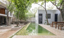 Ngôi nhà tận dụng khéo dáng đất nở hậu, giữa phố vẫn có tới 4 sân vườn