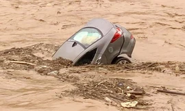 Tìm thấy ô tô bị lũ quét cuốn trôi cách vị trí mất tích hơn 11km 