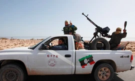 Quân nổi dậy tiến về phía tây Libya với sự trợ giúp của phương Tây thông qua các đợt không kích	Ảnh: Reuters