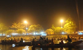 Nửa đêm đi lễ chùa Hương