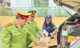 Kiểm tra, bắt giữ hơn 2 tấn xúc xích không rõ nguồn gốc ở Bắc Kạn