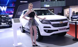 Dàn người mẫu khoe sắc bên xe Chevrolet ở VMS 2018