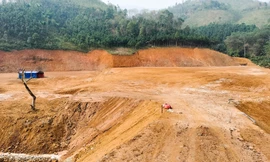 Xử phạt hai cá nhân san gạt đất trái phép ở Yên Bái 