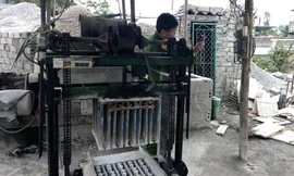 Bị cuốn vào máy trộn xi măng, người mẹ trẻ tử vong