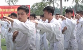 Mục kích 1.000 học viên cảnh sát đồng diễn võ thuật