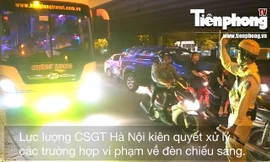 CSGT Hà Nội kiên quyết xử lý ôtô gắn đèn tăng sáng sai quy định