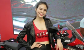 Dàn người đẹp khoe sắc bên dàn môtô phân khối lớn