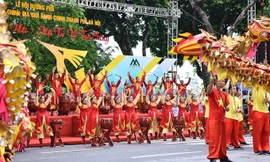 5.000 người diễu hành kỷ niệm 10 năm mở rộng Hà Nội