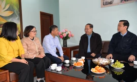 Bí thư Tỉnh ủy Cao Bằng thăm thân nhân gia đình các đảng viên Chi bộ đầu tiên của tỉnh