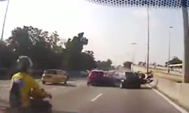 Va chạm liên hoàn, 3 xe máy đâm liên tiếp vào ôtô