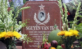 Phần mộ liệt sĩ Nguyễn Văn Trỗi tại Nghĩa trang liệt sĩ TP HCM. Ảnh: Mạnh Tùng.