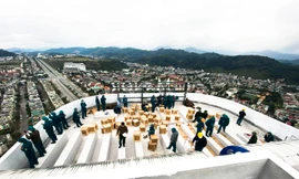 Trận địa pháo hoa trên tòa tháp cao nhất ở Lào Cai sẵn sàng khai hỏa