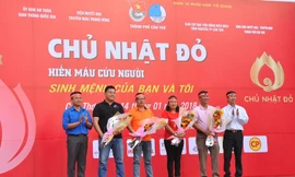 Sôi động Chủ Nhật Đỏ tại Cần Thơ