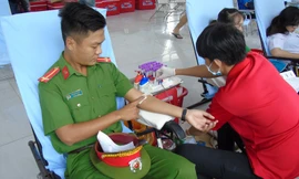 'Một giọt máu cho đi, một cuộc đời ở lại'