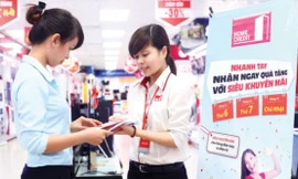 Người Việt đang vay mượn mua sắm ‘vung tay quá trán’?