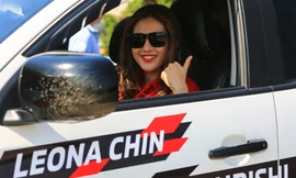 Nữ 'quái xế' Malaysia trổ tài Drift với xe bán tải ở Hà Nội