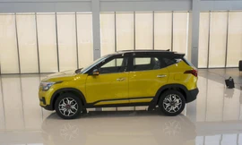 Muôn kiểu đại lý ô tô hét chênh, bán xe ‘kèm lạc’ ở Việt Nam