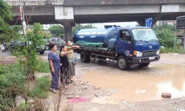 Đường đầy 'ổ voi, ổ gà' ở Hà Nội hành dân 3 năm không ai xử lý