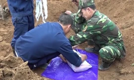 Cất bốc 12 hài cốt liệt sĩ ở thị xã Quảng Trị 